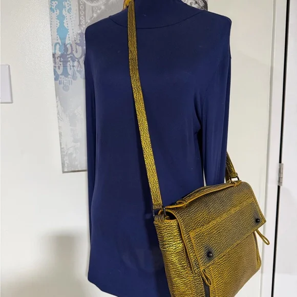 3.1 PHILLIP LIM
Gold/Black Shark Embossed
Leather Medium Pashli Satchel
Bag💛🖤 - Picture 10 of 14